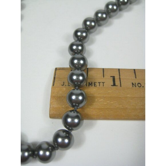 Vintage Gray Imitation Pearl Necklace Goldtone Fish Clasp 18 inch Collar - Picture 4 of 9